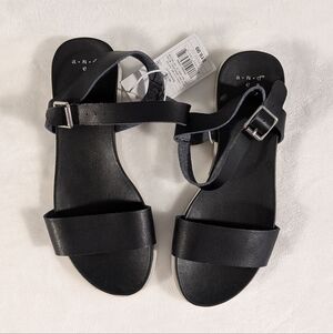 ❤️ 2017 A New Day Black And White Sandals Size 6 (Flawed)